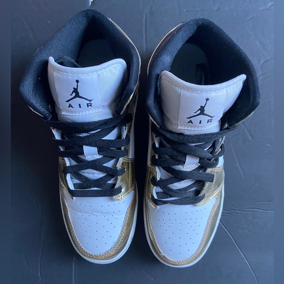 Air Jordan 1 Mid SE GS 'Metallic Gold' - Picture 3 of 4